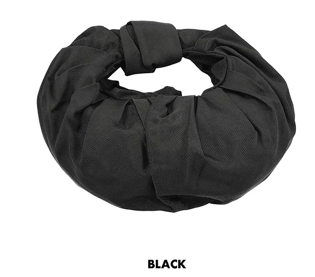 HELOYSEofficial's tweet photo. - croissant shantung mini bag -

 ファッション誌掲載率ダントツNo１のクロワッサンミニ。

今季はHELOYSEの定番シャンタンを起用。

お茶ランチからパーティーシーンまで活躍してくれる小さな宝石のようなBAGです。

#heloyse #エロイーズ #sholderonlove #ハンドバッグ https://t.co/Tq9FCJET0q
