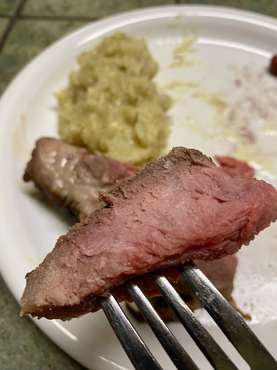 Roman_OT_Empire's tweet photo. Happy New Year Feast! Prime Rib Roast, garlic mashed potatoes, and yes, purple carrots! #primeribroast #beef #garlicmashedpotatoes #purplecarrot https://t.co/kBsVAMiPJX