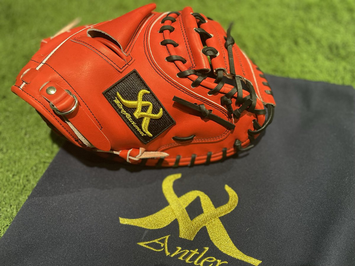 Antlerglove's tweet photo. ⚾️新年プレゼント企画⚾️
#アントラー【キャッチャーミット】を1名様にプレゼント

下記の動画をご覧ください
https://t.co/VBC81jXOkU

🎁応募方法 
①アカウントをフォロー
②この投稿を引用リツイートし「熱いコメント」を！

◎締切
1月22日 23:59まで

応募に際しての注意は下記をご覧ください↓ https://t.co/H9FvAa8gta