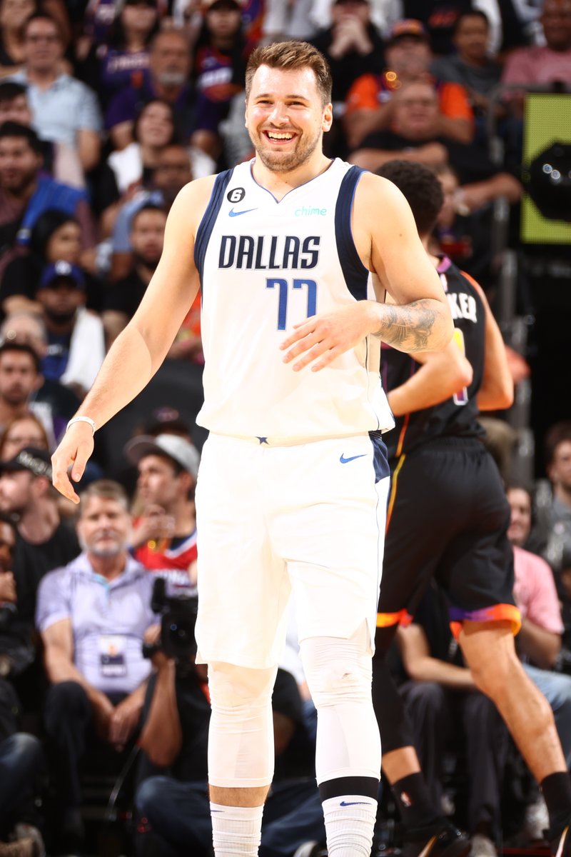 BleacherReport's tweet photo. Luka has three 50-pieces in the past five games 🤯

51 PTS | 6 REB | 9 AST
35 PTS | 12 REB | 13 AST
60 PTS | 21 REB | 10 AST
32 PTS | 9 REB | 9 AST
50 PTS | 8 REB | 10 AST https://t.co/QiVMyHWOzV