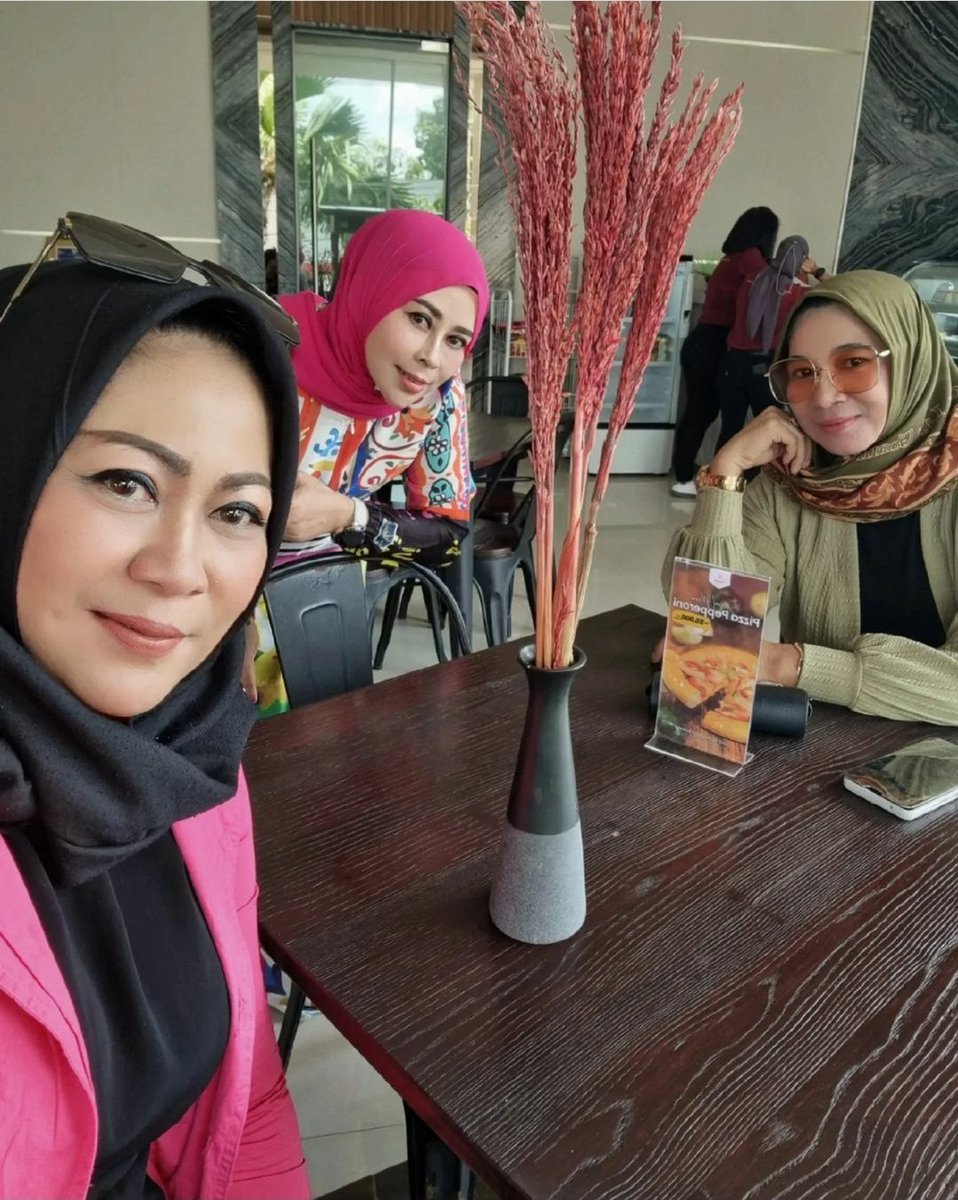indahsari170's tweet photo. tetap lanjut ngobrol https://t.co/iKgd1M3Wjf