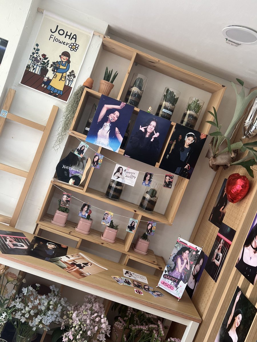 chururub3's tweet photo. 꽃 받앗어요 💜💐 가게도 지순니로 가득함…  @KimjisoofcChina https://t.co/dLEw6tMqIF