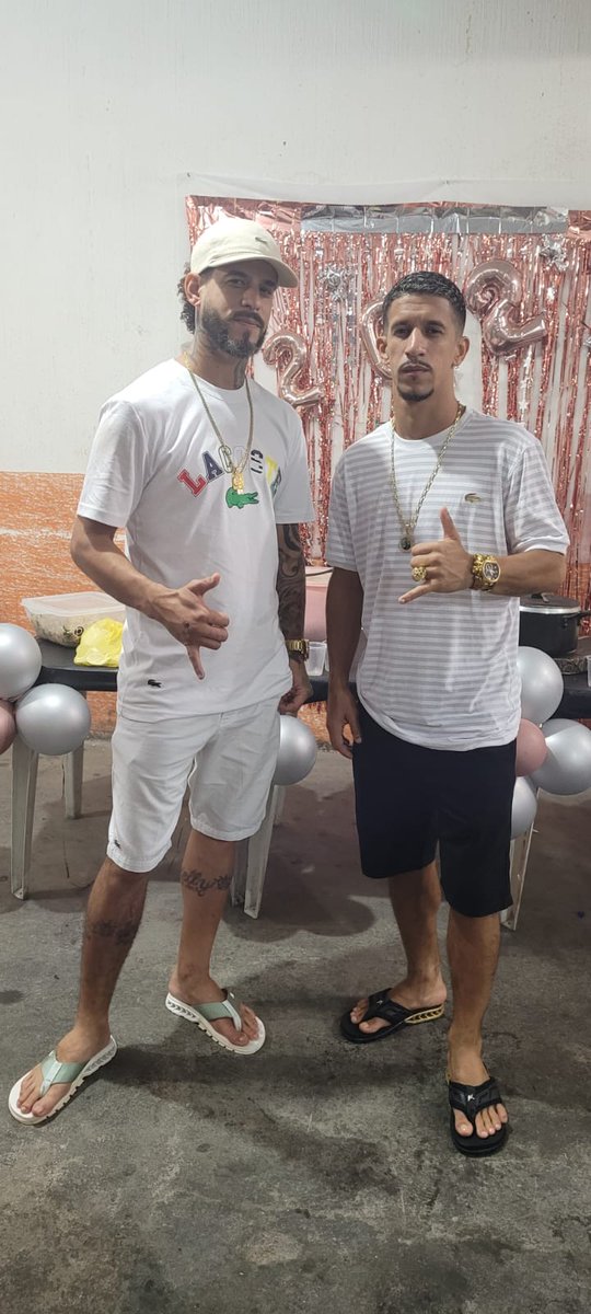 sanchez_adelson's tweet photo. " Sustenta aí mais um anos dos irmãos mais amado da arábia.. 🧠✍🏽
#sovitoria 🚀🚀 https://t.co/SMPrCOENZv