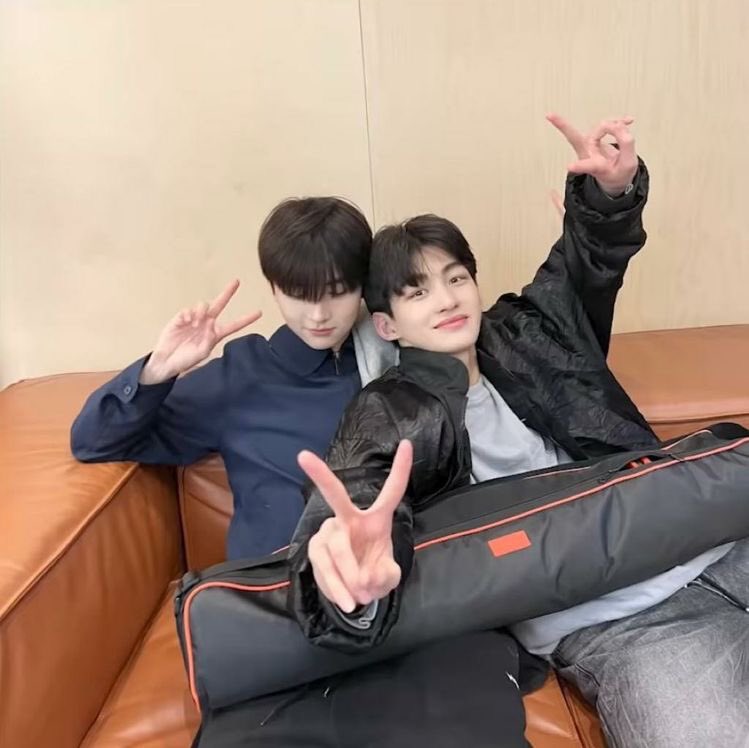 pxbunnyJK's tweet photo. hny kab 🫶🏻🤍🥀🐣 https://t.co/jN3qo1lefr