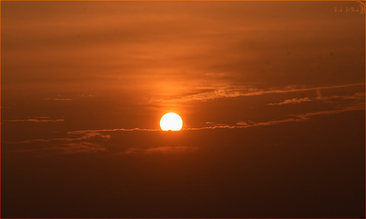 pafcoms's tweet photo. First #sunrise of the #Year2023
The #Dawn 🧡
#Welcome2023
#dpeg
#NikonPhotography by #VivekPathak
#NikonD750 Nikkor 70-200 1:2.8mmE FL ED
#ILoveNikon
@NikonIndia
#nikonphoto #nikonlife #nikon #nikonphotographer
#sun #sunshine #sunphotography #sunriseoftheday https://t.co/aumPHMPdz4