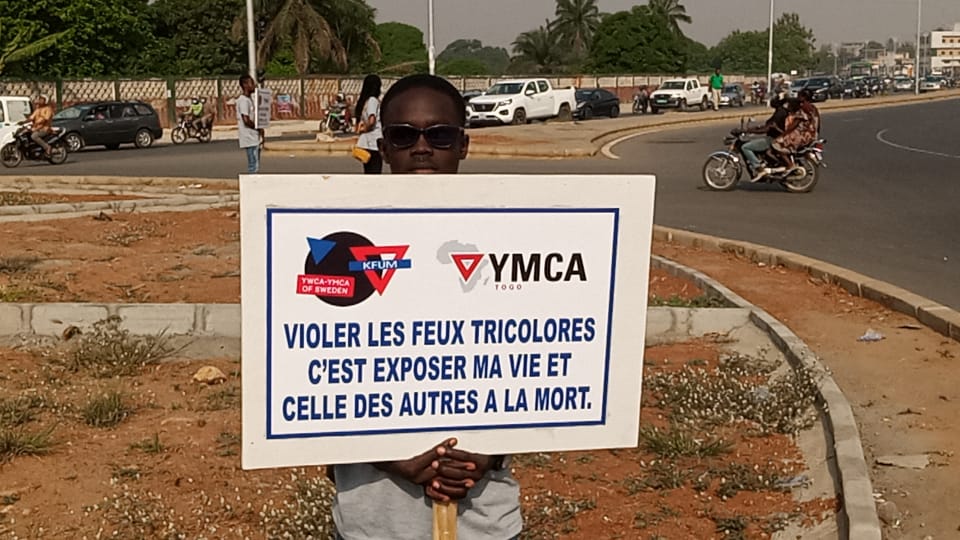 ucjgtogo's tweet photo. UL Awatamé de @ucjgtogo a effectué 1e sensibilisation aux abords des feux tricolores et rond points de lomé du 23 au 30déc 2022.L'objectif est de contribuer au renforcement 2la sécurité routière au Togo.Activité organisée en collaboration avk les mairies du #golfe5 #Golfe7 #agoe5 https://t.co/SvPg8effIX
