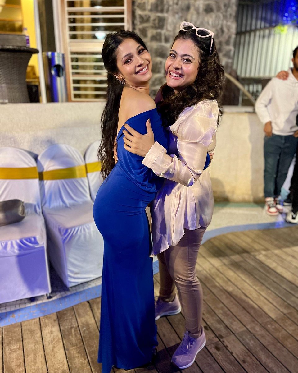 TanishaaMukerji's tweet photo. 2023 baby ! ✨U’ll always be #Tom to my #jerry ! Love u ❤️ @itsKajolD #NewYear2023 #sameus #loveus https://t.co/SAgeze8ppR