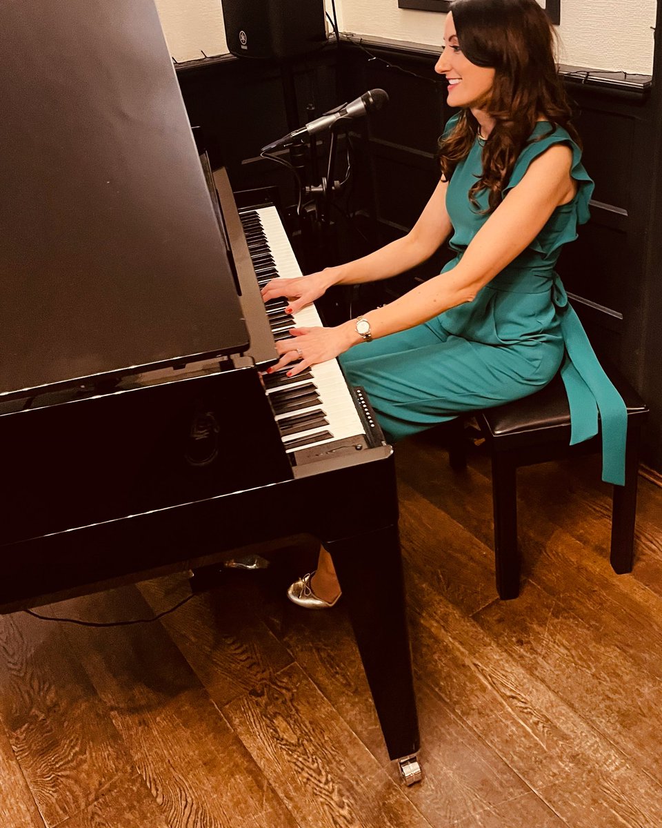 Happy New Year.  May it be happy , healthy and full of good 🎶.         Thanks for having me play 🎹 last night <a href="/Tontine_Hotel/">Cleveland Tontine</a> 🥂