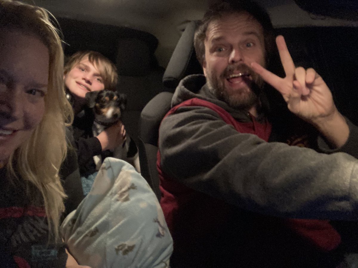 TraceyPence's tweet image. Happy New Year’s from somewhere on the I-5 south! #nye #weknowhowtoparty #nooneontheroad @eddiepence #traceysellsla #realestateinfocus #eddiots