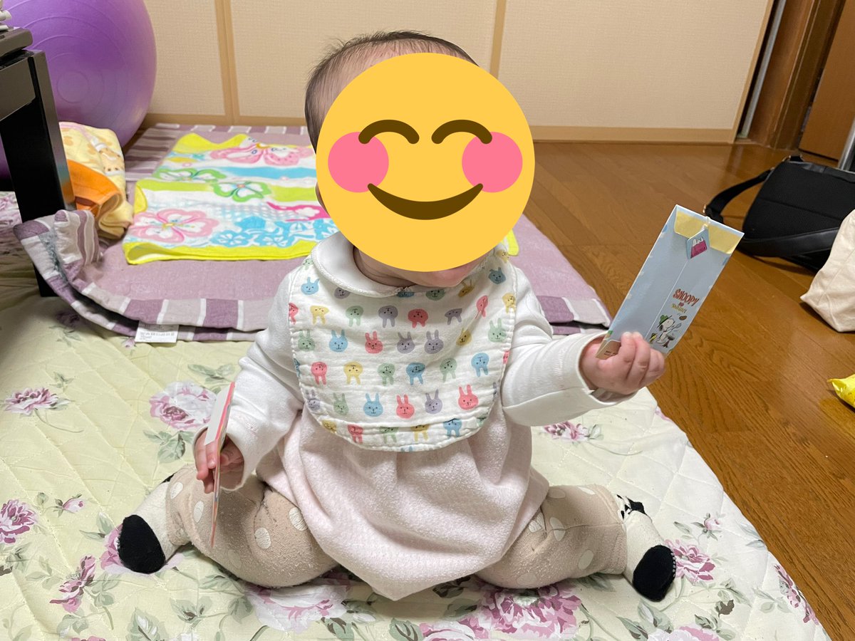 crowtarn's tweet photo. 遅れましたが明けましておめでとうございます！🎍
今年もよろしくお願いします！
写真は人生初のお年玉を貰って満面の笑みの娘です😂 https://t.co/P68JGXiO5h