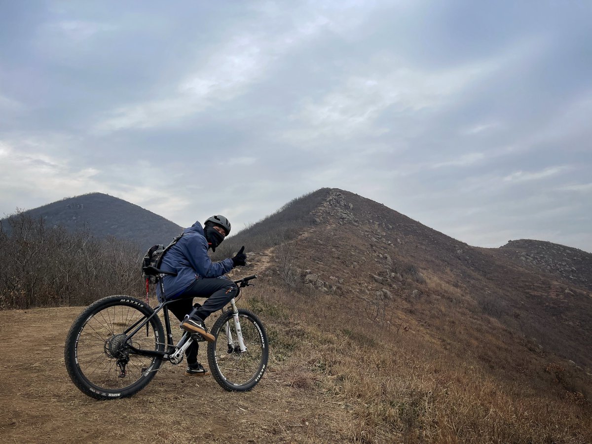 Fy470's tweet photo. 新年の第一日も山の上でチャリを!
#マウンテンバイク #キャンピング 
#サイクリング https://t.co/2HidiN5HEg