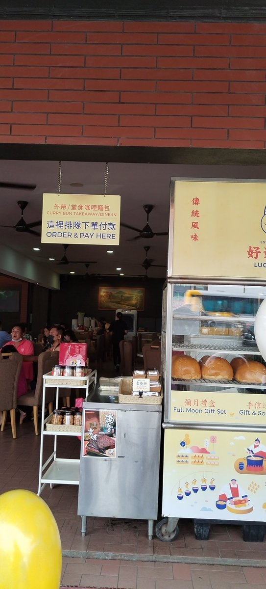 LikneshR's tweet photo. This restaurant's name is called Lucky King Bun at Lukut. My family and I went to this restaurant to try their popular curry bun. Instead of enjoying their curry bun, we faced series of bad experience with their service. Apparently, there are two management in this restaurant. https://t.co/cVjRDVrHJv