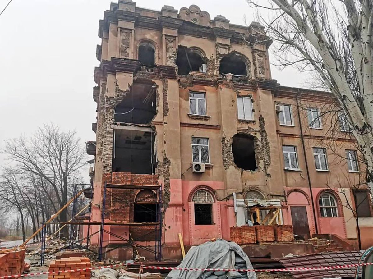 IAPonomarenko's tweet photo. Meanwhile, Mariupol under Russian occupation these days.
I used to live in these streets. A year ago this was one of Ukraine’s most rapidly developing cities. Then Russia came.
From @den_kazansky https://t.co/tnAMqjc2qf