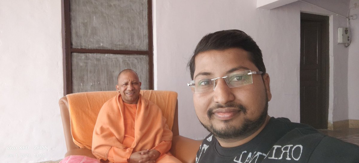 Ankitbajaj20's tweet photo. आज नव वर्ष के शुभ अवसर पर माननीय मुख्यमंत्री पूज्य योगी आदित्यनाथ जी महाराज का आशीर्वाद प्राप्त हुआ @myogiadityanath https://t.co/uiSwZ79cgF
