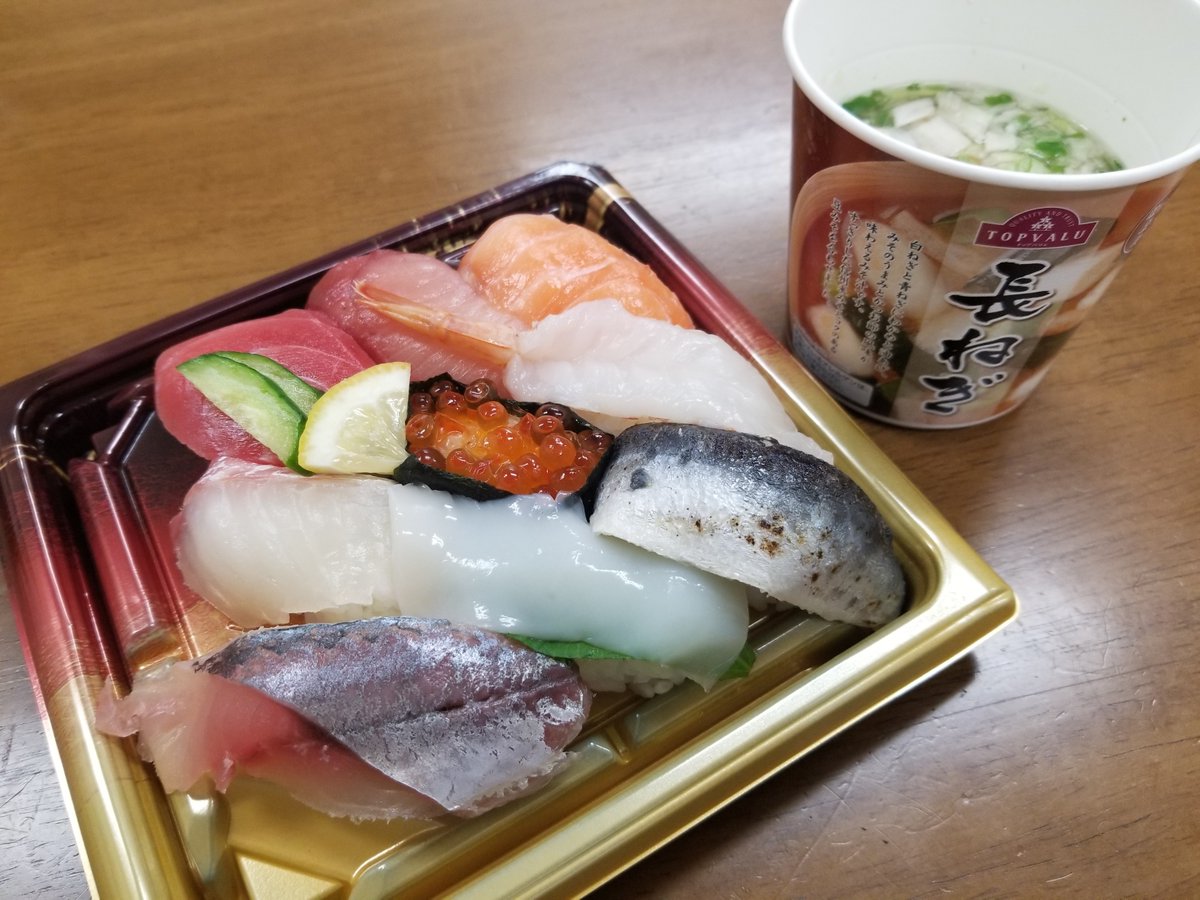 ２０２３年も勿論継続の… 今日の賄い🍱 ✨✨✨✨✨✨✨✨✨✨ の お正月ということで少し豪華に😍 本年もよろしくお願い致します😆