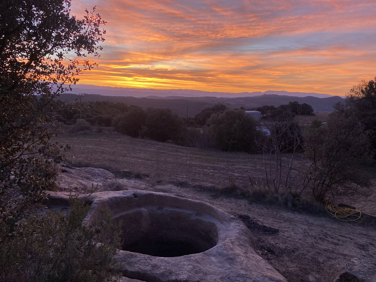 Molt bon any 2023!. Començem un any que segur serà bonic, perquè viure’l ja serà tot un luxe.
#cupdepedra #BonAny2023 
<a href="/dopladebages/">DO Pla de Bages</a>