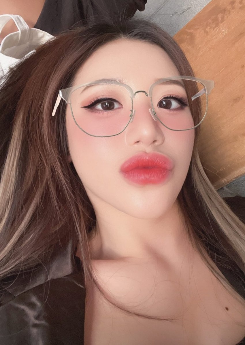 cindoo25's tweet photo. Efek kurang tidur dan harus kerja 
#SANGE_AAAAAAAAAAH 
#SANGE_AAAAAAAAA 
#sangekberat 
#vcsgratis https://t.co/nVMJ9ys45Y