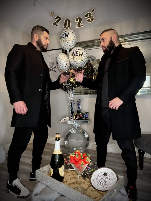Happy New Year!! 🎆👨&zwj;❤️&zwj;👨😘 &amp; happy 2nd anniversary to me and my husband ❤️ @qbnnbq https://t.co/eSRM0<a href="/tag/habibi"class="tags"><span>#habibi</span></a>