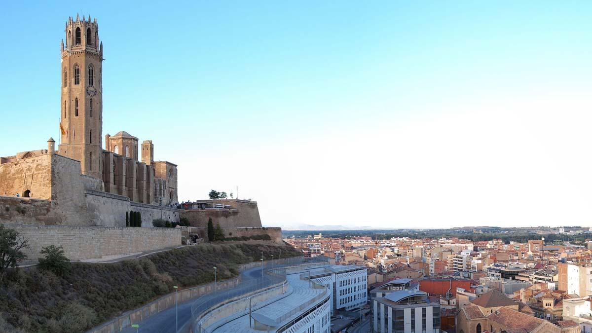 Quiero desearos lo mejor para este 2023, Feliz 2023! #LoLleidata #lolleidata #Lleidaciutat 
#Ciutatsambcaràcter 
#HoHeTornatAFer
#CaminantPerLleida 🚶🏻‍♂️
#Lleida #Catalunya💙