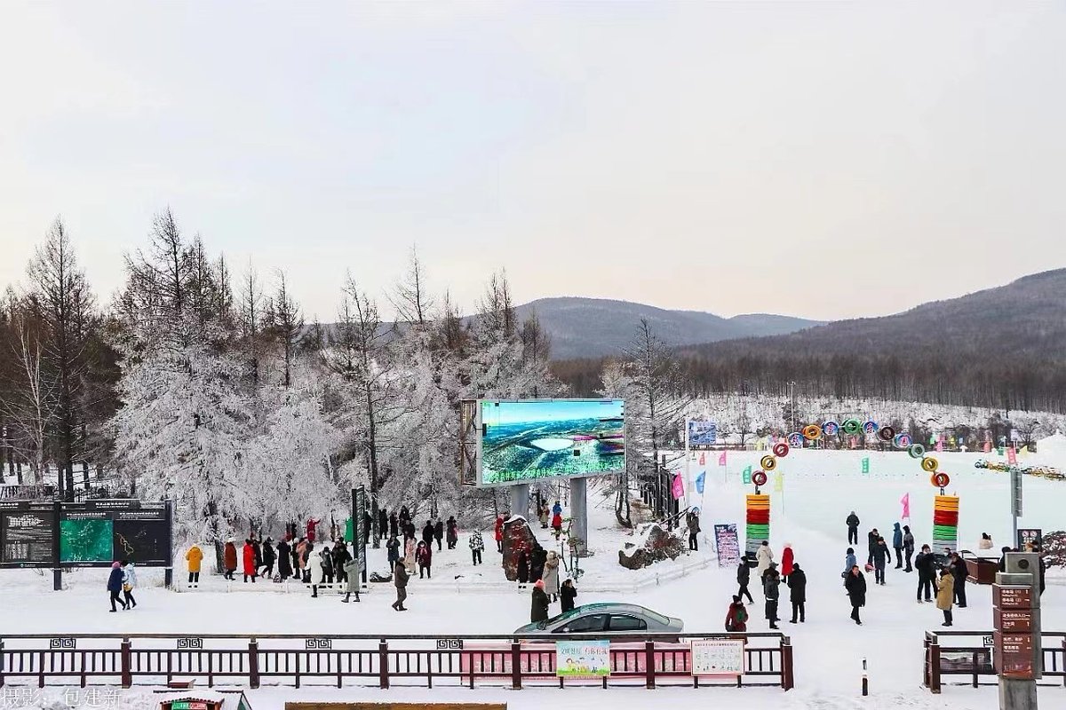 During the New Year holiday, visitors from across China feel the joy of ice and snow in Arxan of Inner Mongolia.
#AmazingChina