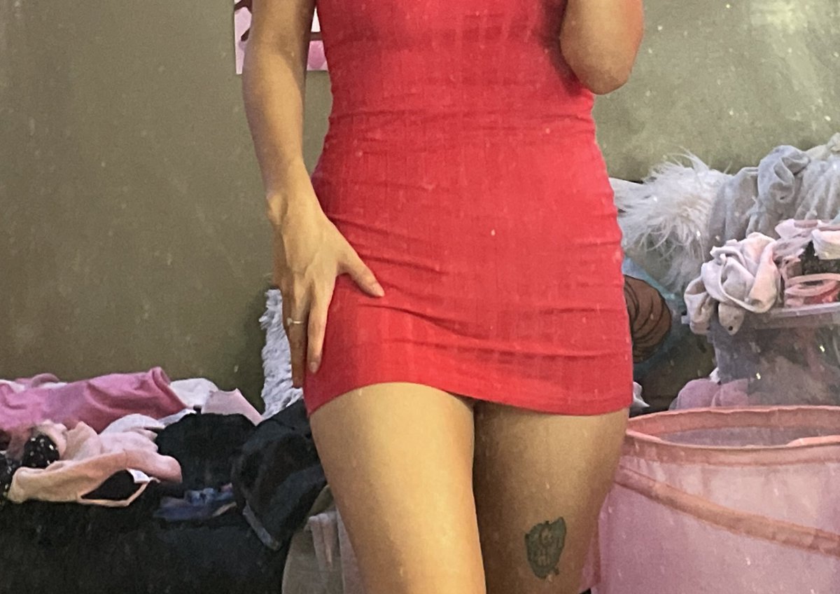 candyalex_1's tweet photo. It’s so beautiful how a woman’s body changes! I can’t wait to meet my baby boy on Valentine’s Day🤰💙 https://t.co/FvPUHQxkSs