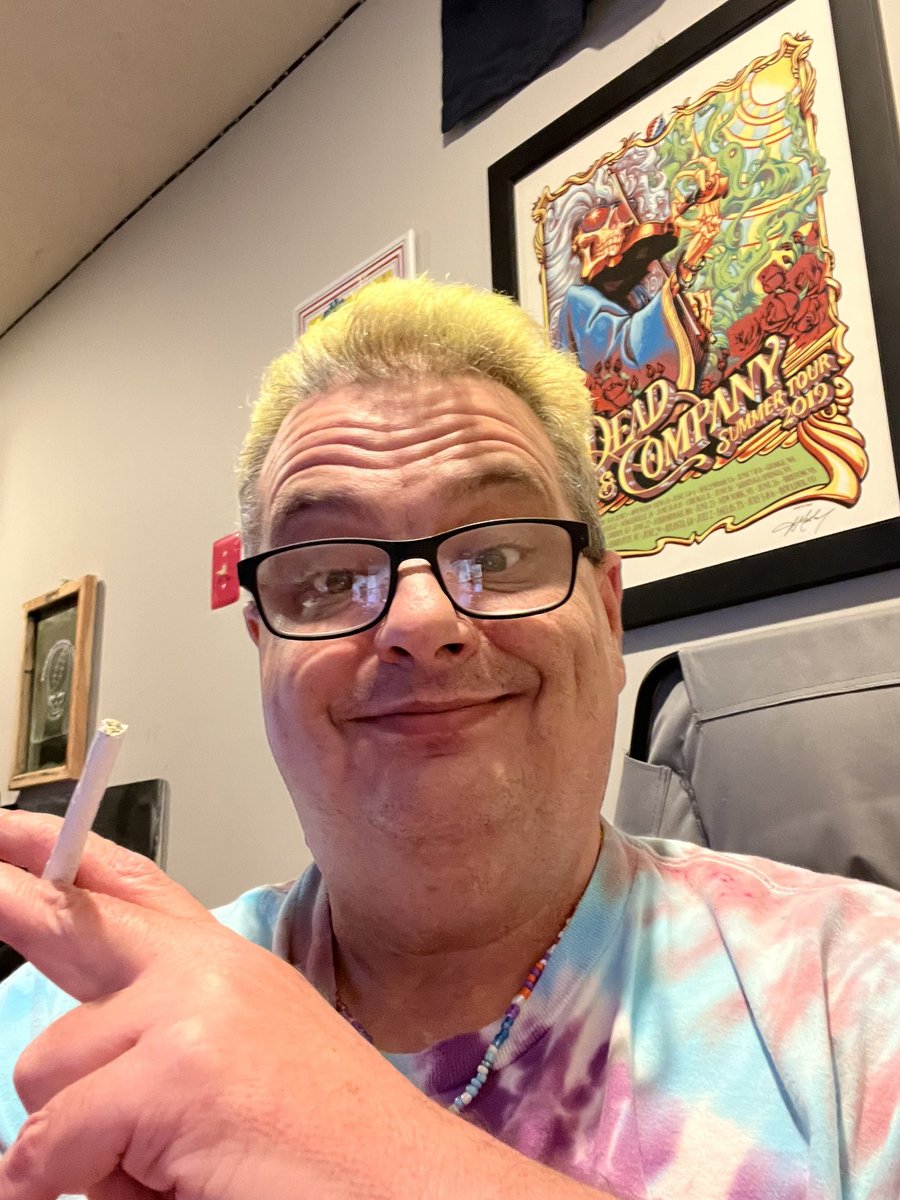 SethDibble's tweet photo. Todays first NYE #Sethy is for people I would like to smoke with @vizurantvis @SmokedUpGoddess @CubbiesWorld420 @fiestamule @TheRodyssey congrats you Win this picture of me #Setyawards https://t.co/u6XjIUX3pP