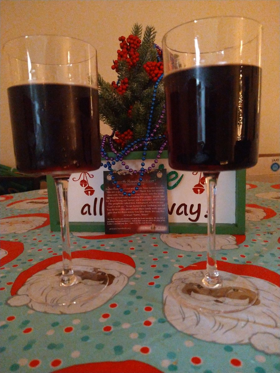 Dontavi13923040's tweet image. WELL CHEERS 🥂🥂🍾🍷 TO A NEW YEAR SAYING GOODBYE TO 2022 AND BRING IN 2023 BABY 😜😜😁😁❤️💯💪🏾👬🏿🙏🏾 #ReadyFor2023