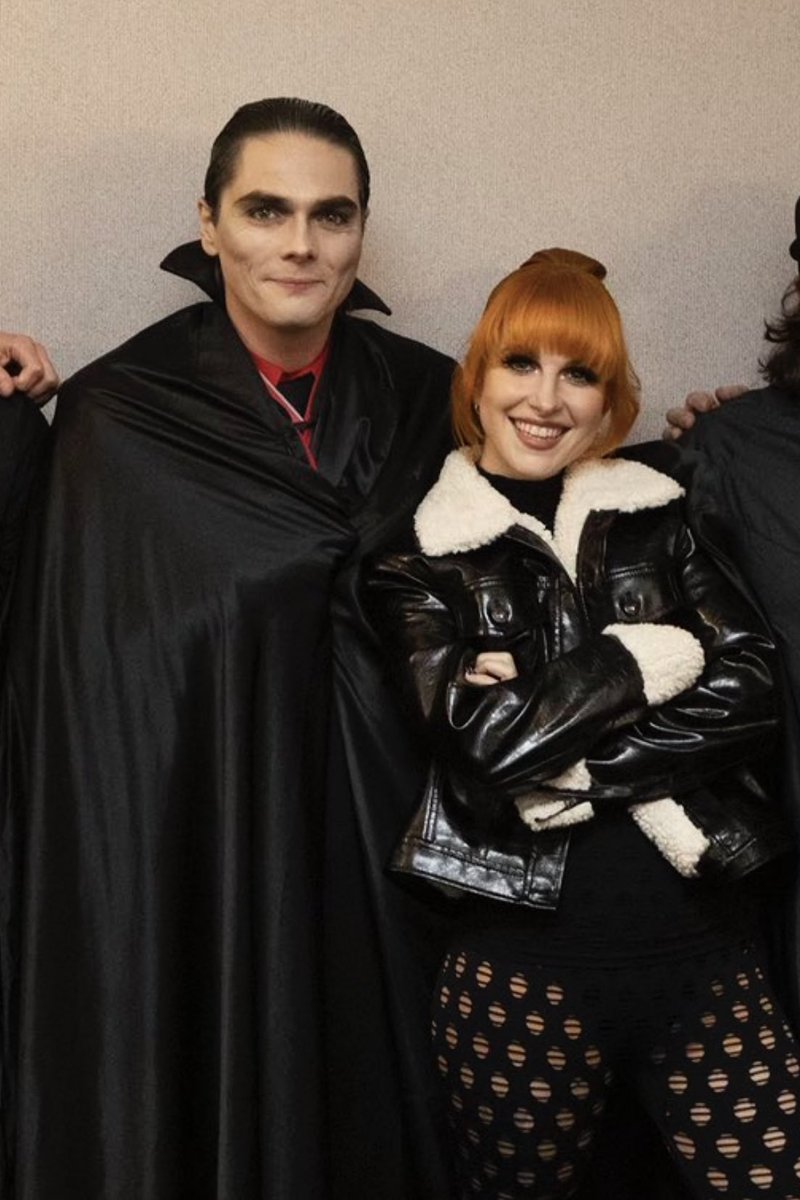 gothspiderbitch's tweet photo. gonna tell my kids this was bella and edward https://t.co/gYyYsntTjM