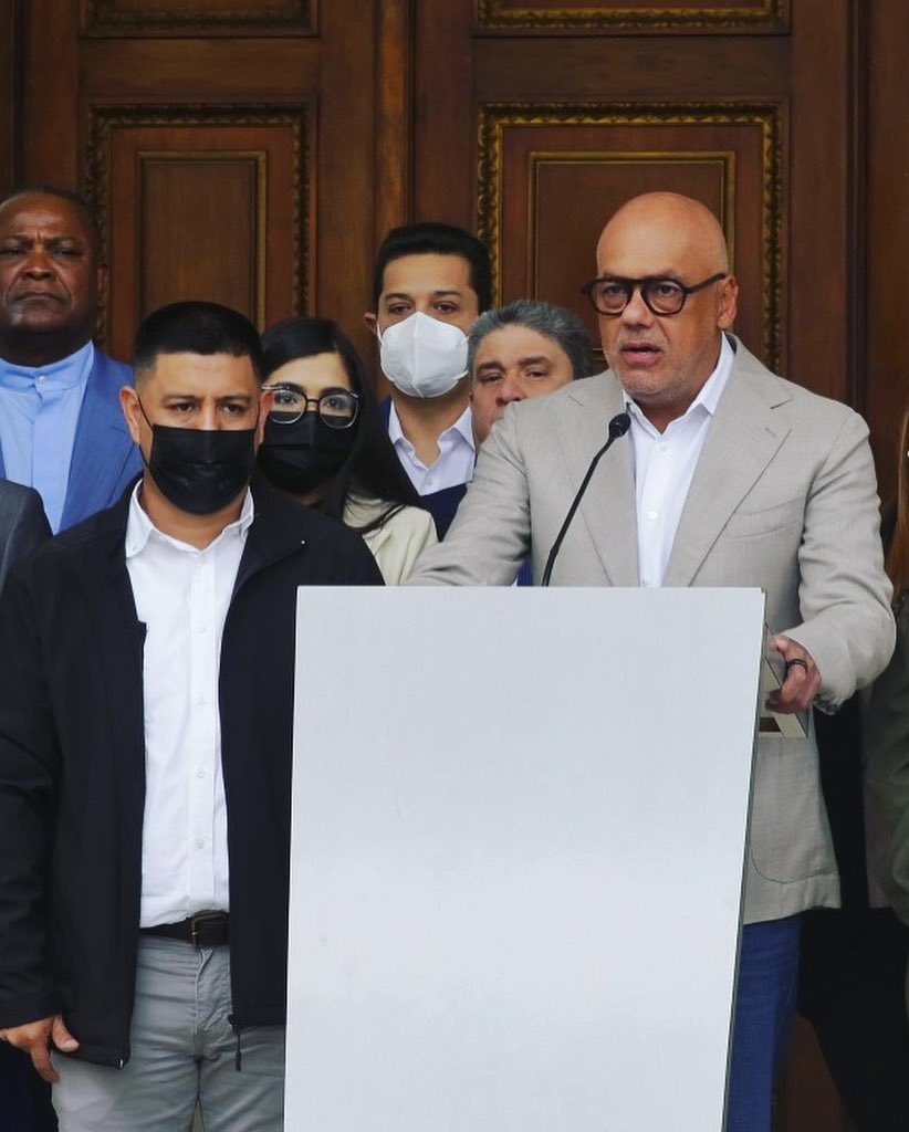 pinfantea's tweet photo. Desde la @asamblea_ven extendemos un caluroso saludo y abrazo al pueblo de Venezuela para recibir con alegría el año 2023 ¡Feliz Año Nuevo!👏🏾 https://t.co/6S37Evky9I