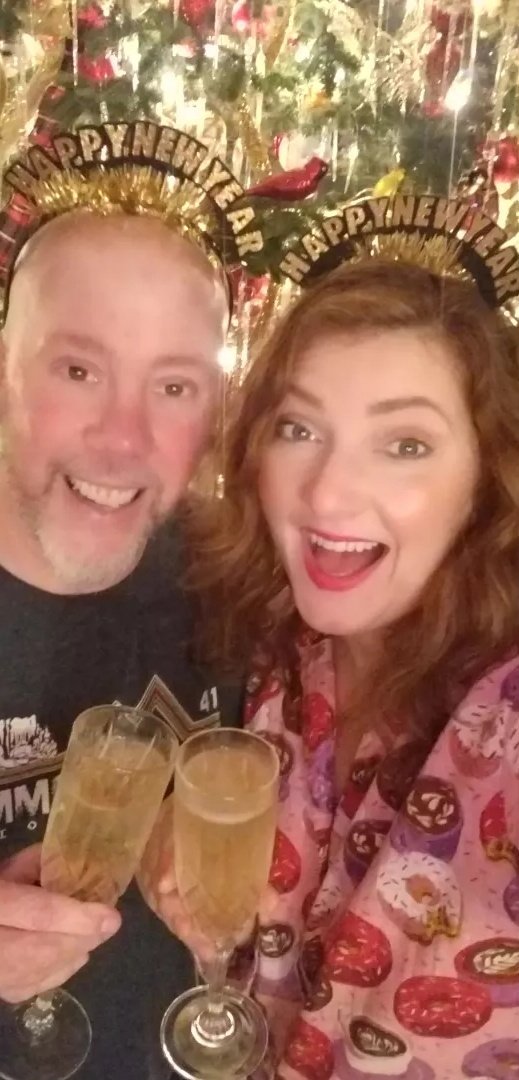 RobinWallonTV's tweet photo. Happy New Year🥂🎉❤ #2023NewYear #NewYear #cheers https://t.co/9UxQttItbk