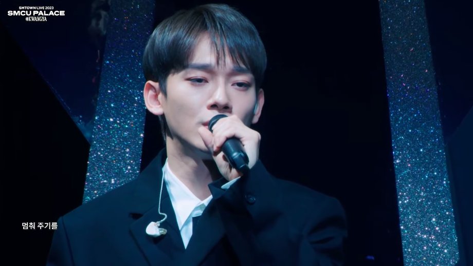 EXOGlobal's tweet photo. [CAP] 230101 #CHEN performing ‘Last Scene’ @ SMTOWN LIVE 2023 : SMCU PALACE

#SMCUwithEXO
#EXO #엑소 @weareoneEXO https://t.co/TSZWrZOH7r