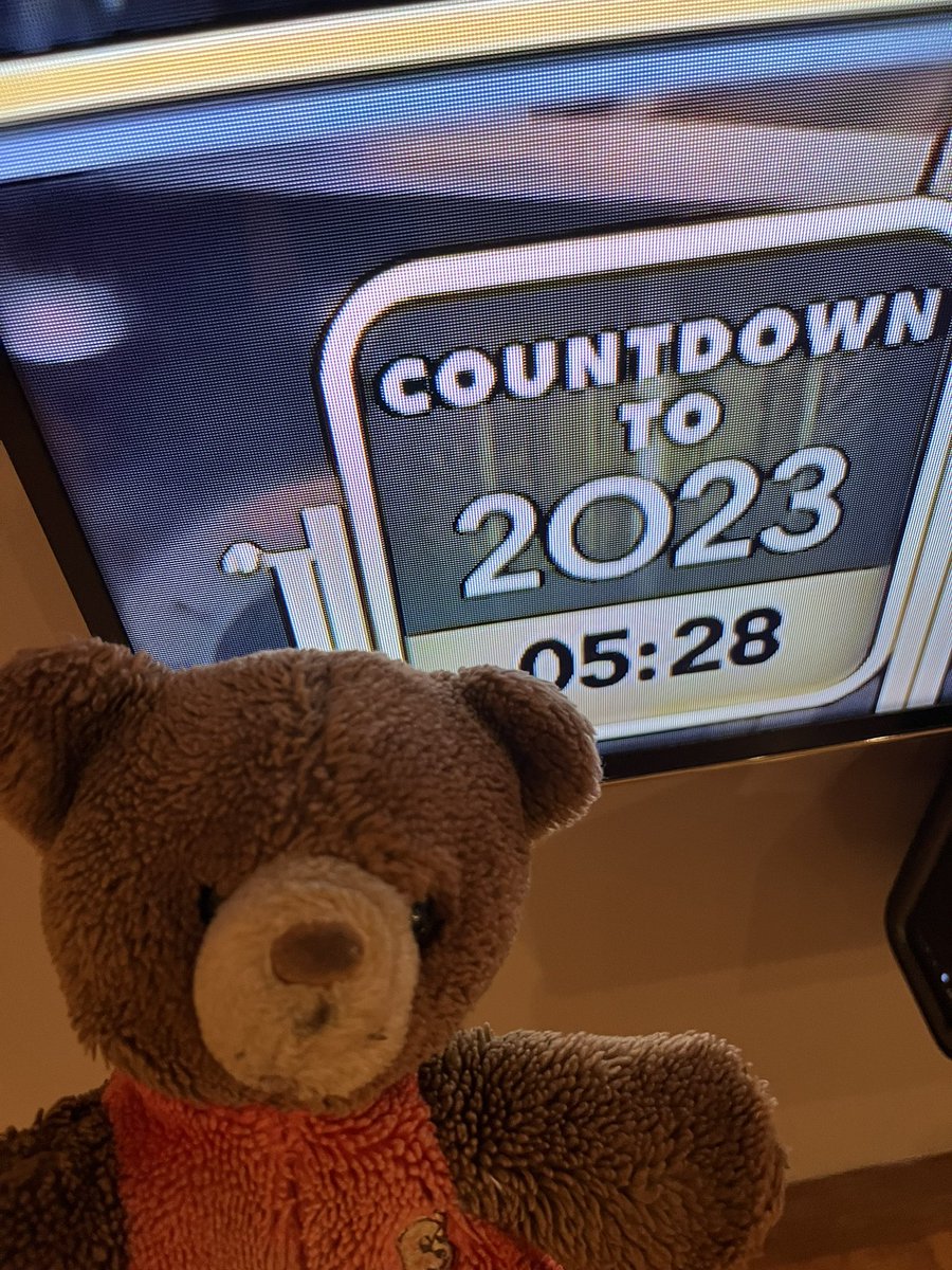 t_prime85's tweet image. Happy 2023 ya filthy animals 😆😆 #plushiesoftwitter #teddybear #HappyNewYear
