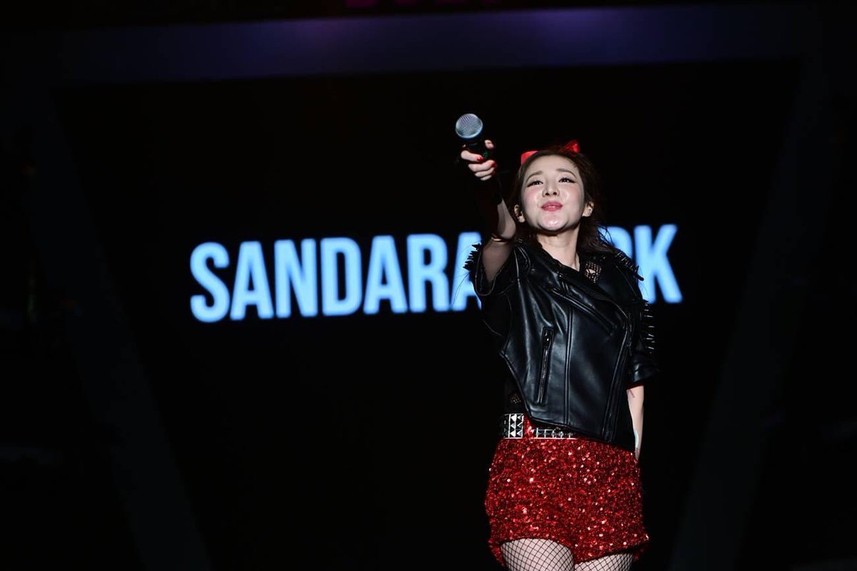 E29_TH's tweet photo. กรี๊ดสลบไปเลยค่า ทั้งเต้น ทั้งร้อง จัดเต็มสุดๆสำหรับ "Sandara Park"
ในงาน MONO29 Pattaya Countdown 2023
ณ ท่าเทียบเรือท่องเที่ยวพัทยา (แหลมบาลีฮาย)

#MONO29 #E29 
#MONO29PattayaCountdown2023
#SandaraPark #AbyssFamily https://t.co/tWHHsbA2nd