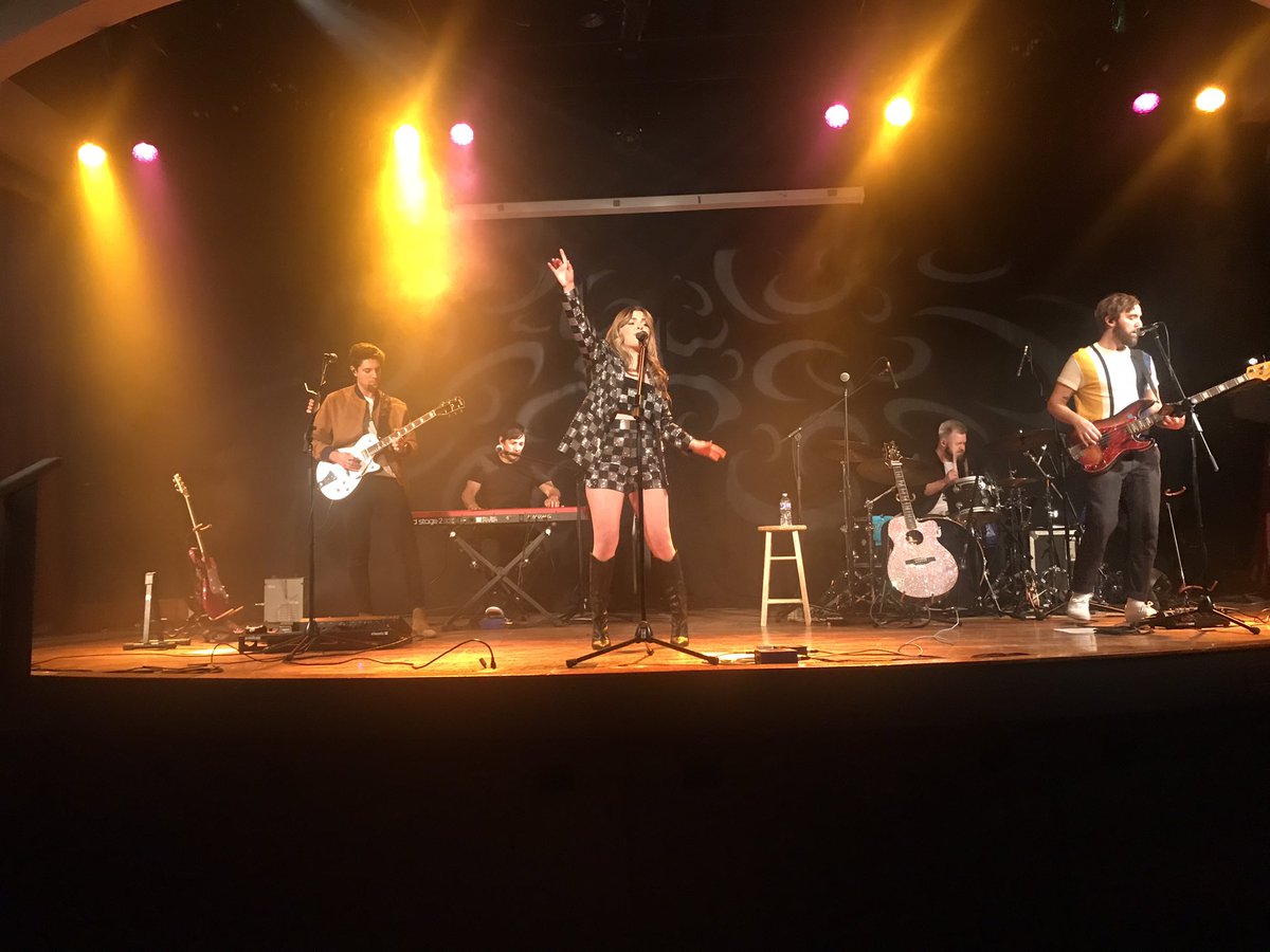 brycecameronyxe's tweet photo. @TenilleArts out @DakotaDunesSIGA for NYE. #yxe. #HappyNewYear2023 https://t.co/BSe8gC85EO