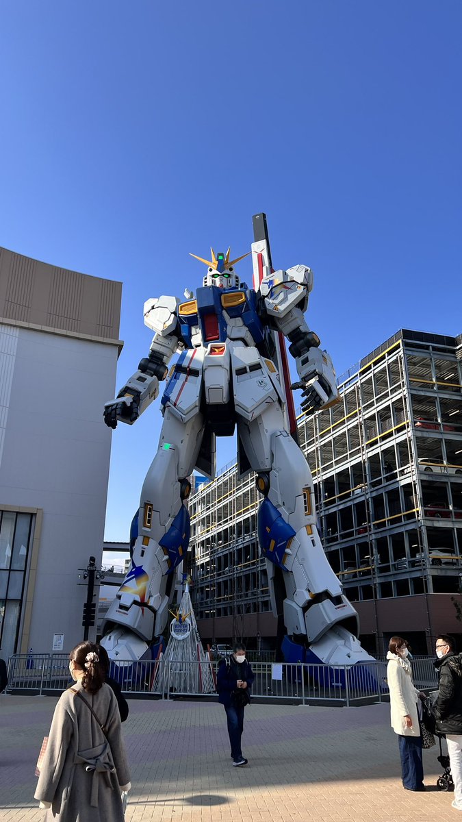 GenjiTB's tweet photo. νガンダム1/1
テンション上がってしもた
久々に4罪を重ねた……
3枚目の逆シャア機体
2体で30万近くするんだって…
ロマンの塊だねっ♪̊̈♪̆̈
 #ららぽーと福岡 
 #等身大νガンダム
 #積みは男のロマン https://t.co/hDJmn5ag2d