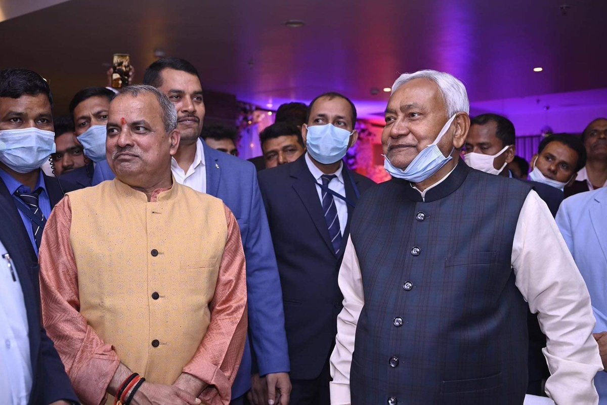Harendra_Bsingh's tweet photo. नया साल और आने वाला हर पल आपके जीवन में खुशियां लेकर आये !! 
#Happynewyear2023 https://t.co/zbKohc73IG