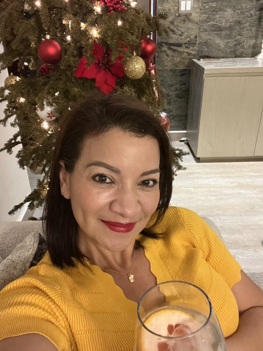 Salud, abundancia, plenitud, paz. Mis deseos para ustedes en este 2023!! Desde mi casita, dando gracias a Dios por todo, siempre!!