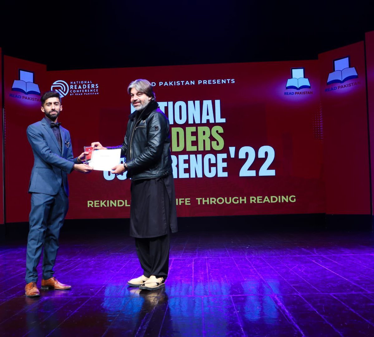 ereadpak's tweet photo. Ali Muhammad Khan Former Minister of state for Parliamentary Affairs presents awards to Best Team Members of Read Pakistan at National Readers Conference'22.
.
.
.
#nationalreadersconference #nationalreadersconference2022 #nrc #nrc2022 #readpakistan #readersconference https://t.co/v0HvQTl4xD
