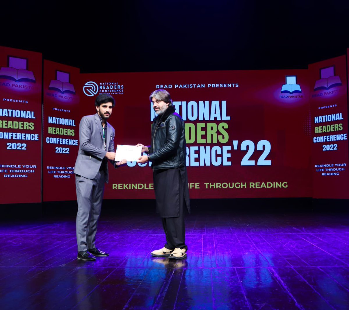 ereadpak's tweet photo. Ali Muhammad Khan Former Minister of state for Parliamentary Affairs presents awards to Best Team Members of Read Pakistan at National Readers Conference'22.
.
.
.
#nationalreadersconference #nationalreadersconference2022 #nrc #nrc2022 #readpakistan #readersconference https://t.co/v0HvQTl4xD