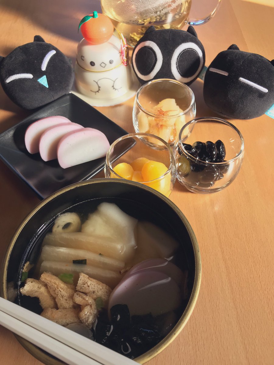 「正月早々寝正月をかましましてお昼近くまで寝ておりました食べたいものだけおせちとお」|ショー太のイラスト