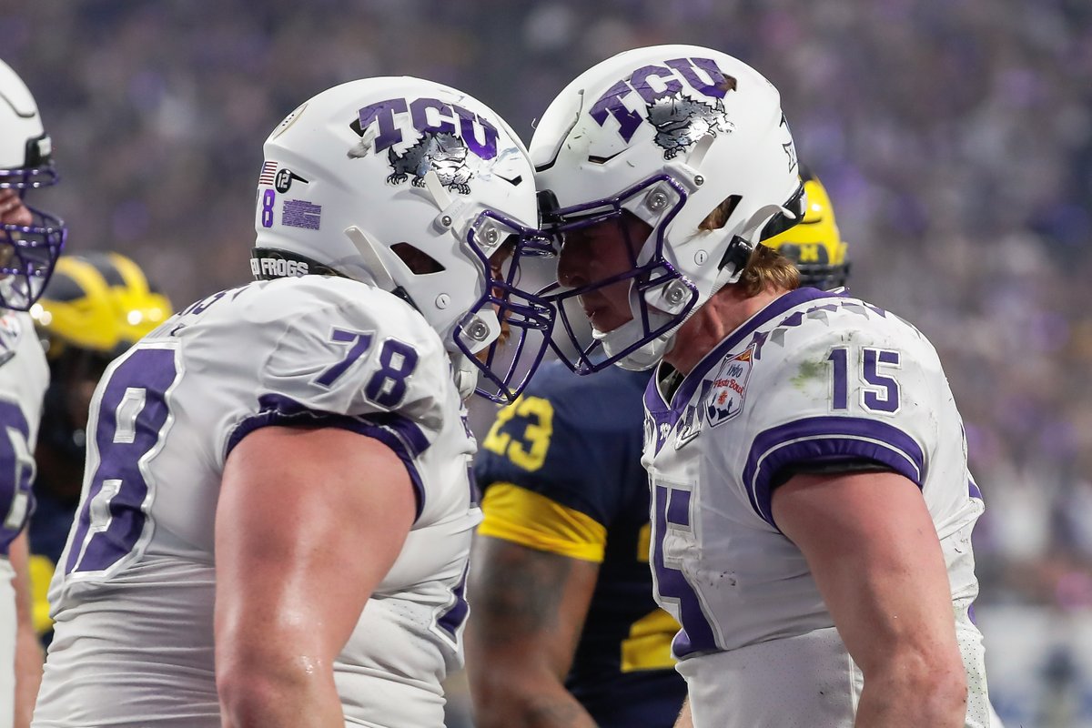 NBCSports's tweet photo. RETWEET if your team is National Championship bound! #CFBPlayoff https://t.co/dCoomgzenX