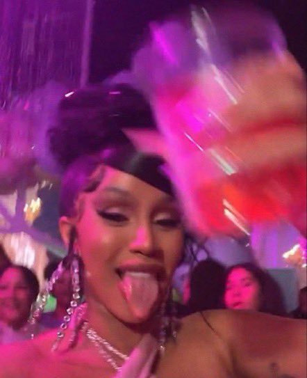 BardiUpdatess's tweet photo. Happy New Year Bardi Gang! 2023 is ours. 🥳 https://t.co/WywGHmOsNF