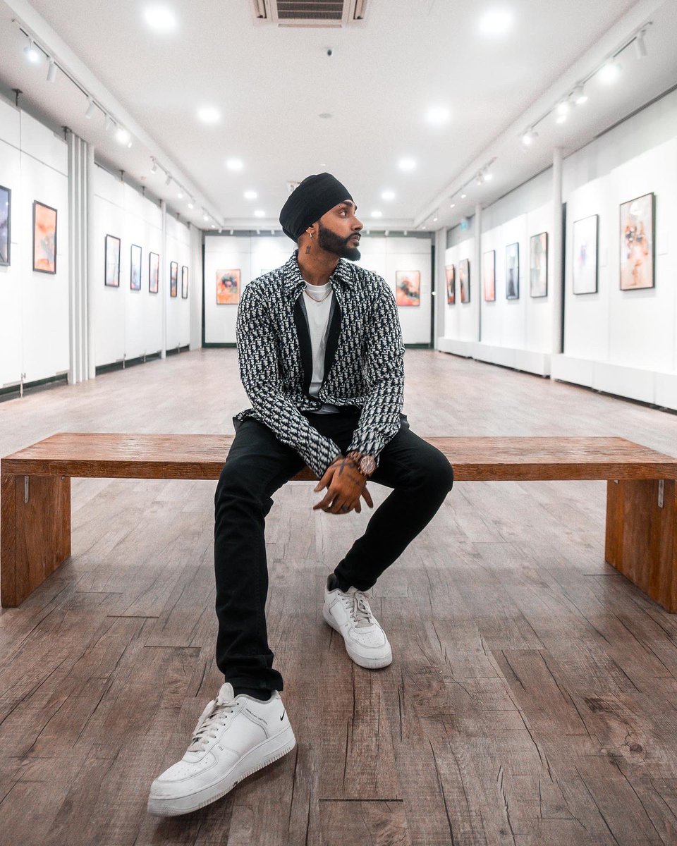 Inkquisitive's tweet photo. thank you singapore.

to everyone that spent their last few days and hours of 2022 with me and my artwork at the exhibitions. i’m indebted to you.

🤍 https://t.co/GneEYMajWI