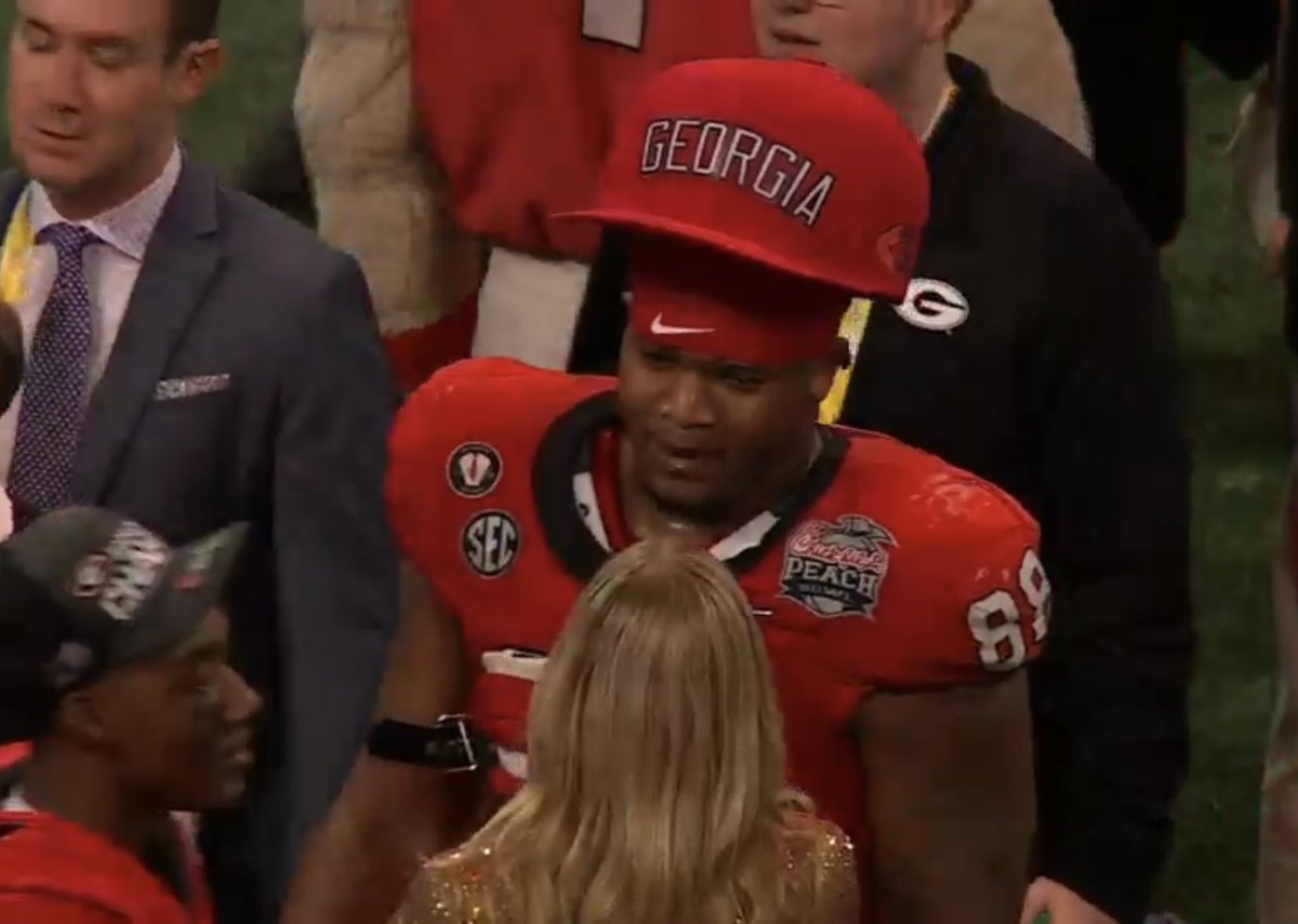 dee22's tweet image. #BigHat #ItsFunny #DogsAndFrogs