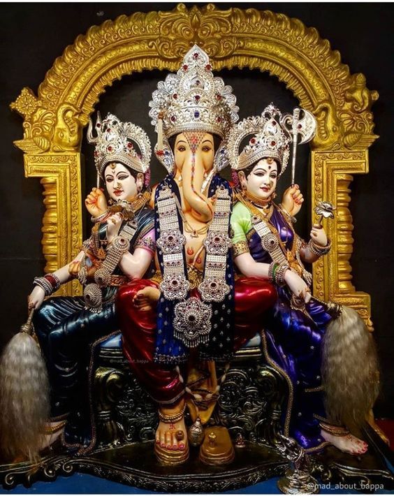 सर्वे भवन्तु सुखिनः सर्वे सन्तु निरामया,
सर्वे भद्राणि पश्यन्तु मा कश्चिद् दुख भागभवेत।
ऊँ शांतिः शांतिः शांतिः
"सभी सुखी होवें, सभी रोगमुक्त रहें, सभी मंगलमय घटनाओं के साक्षी बनें और किसी को भी दुःख का भागी न बनना पड़े।"
 नववर्ष 2023 ढेर सारी शुभकामनाओं के साथ ...