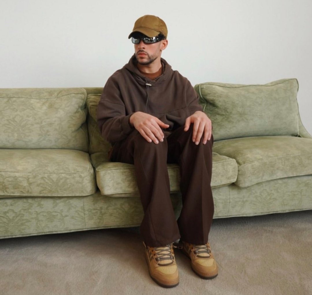 Uno en la sala esperando sean las 12