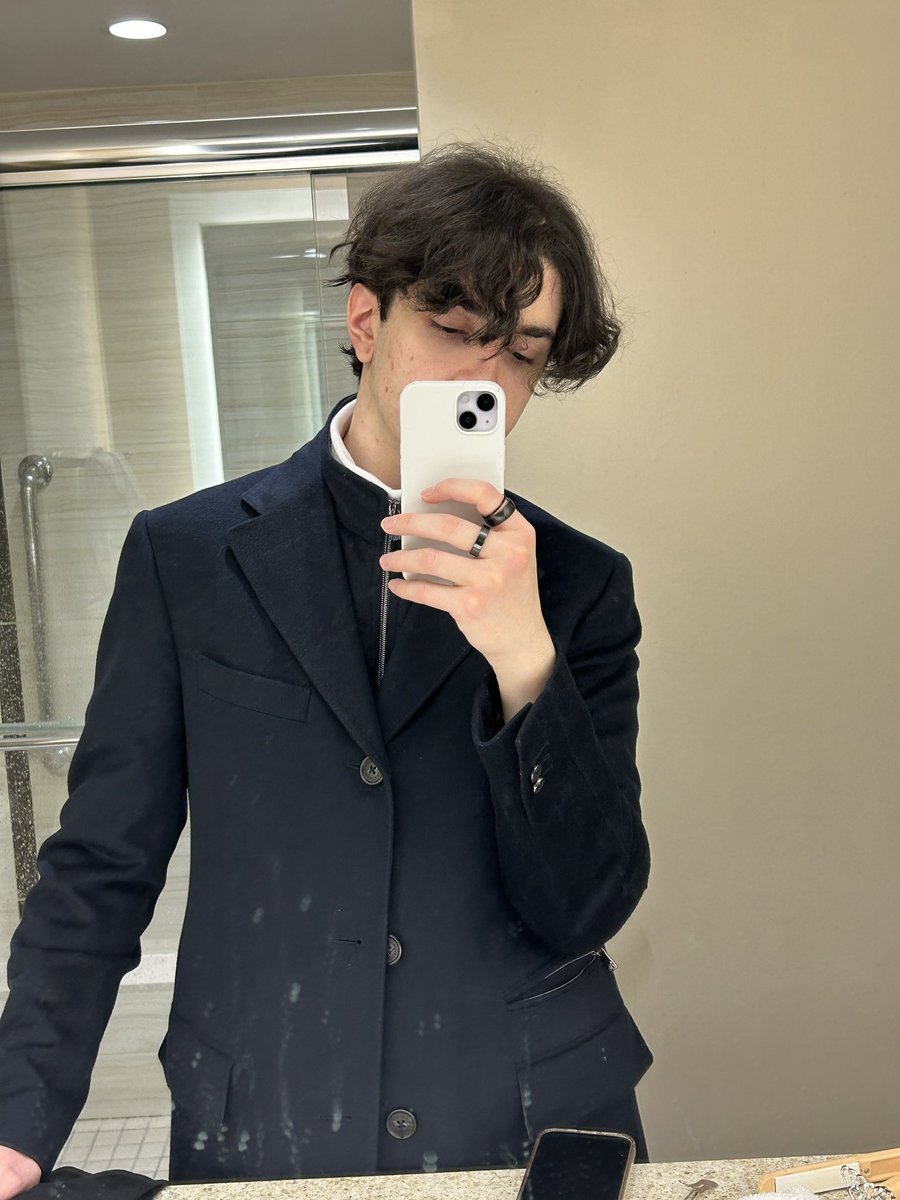 Zy0x_'s tweet photo. Happy New Years cuties (ft. dirty mirror) 🎉 https://t.co/4oOufr6ygD
