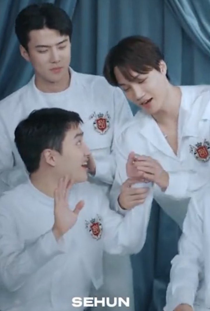 xyeoloey's tweet photo. Kaisoo and their 3 third wheels for the end of 2022

Choose your fighter https://t.co/vmFmjqHupw
