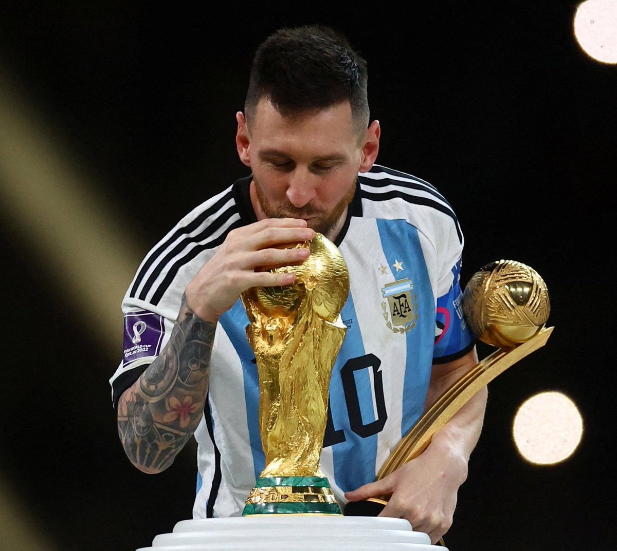 Nada como Leo y la Copa para arrancar 2023!
Vamos carajo!
#SeleccionArgentina #Argentina #Mundial2022 #MundialQatar2022 #Qatar2022 #Messi #ArgentinaCampeonDelMundo