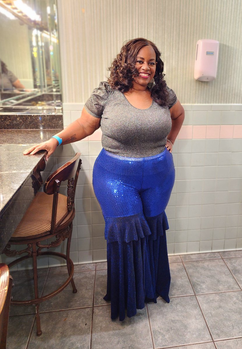 mzsaintsational's tweet photo. NEW YEAR'S EVE 2022! ✨️

 "Wishing everyone a blessed/prosperous NEW YEAR!!!" 🎉
#LiveYourLife 
#TeamBBW
#TeamBBW4Life 
#FullFiguredDiva 
#FullFigured 
#PlusSizedBeauty 
#PlusSized 
#Curvy 
#CurvyGirl 
#CurvedJustRight #ThickThighsSaveLives 
#VoluptuousVixen
#SocialButterfly 🦋 https://t.co/ZPpt2cs1FI